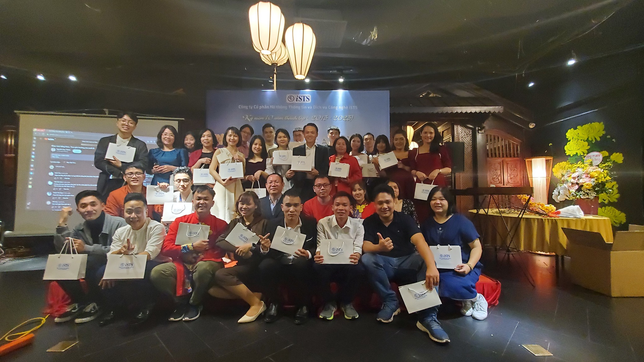 Tiệc tất niên cuối năm